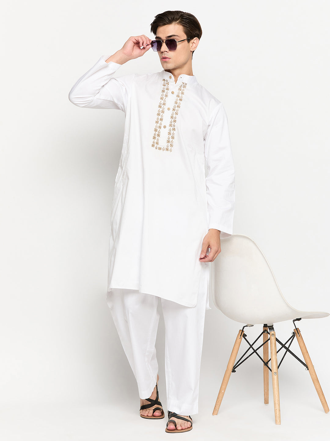 Men’s white Embroidered kurta